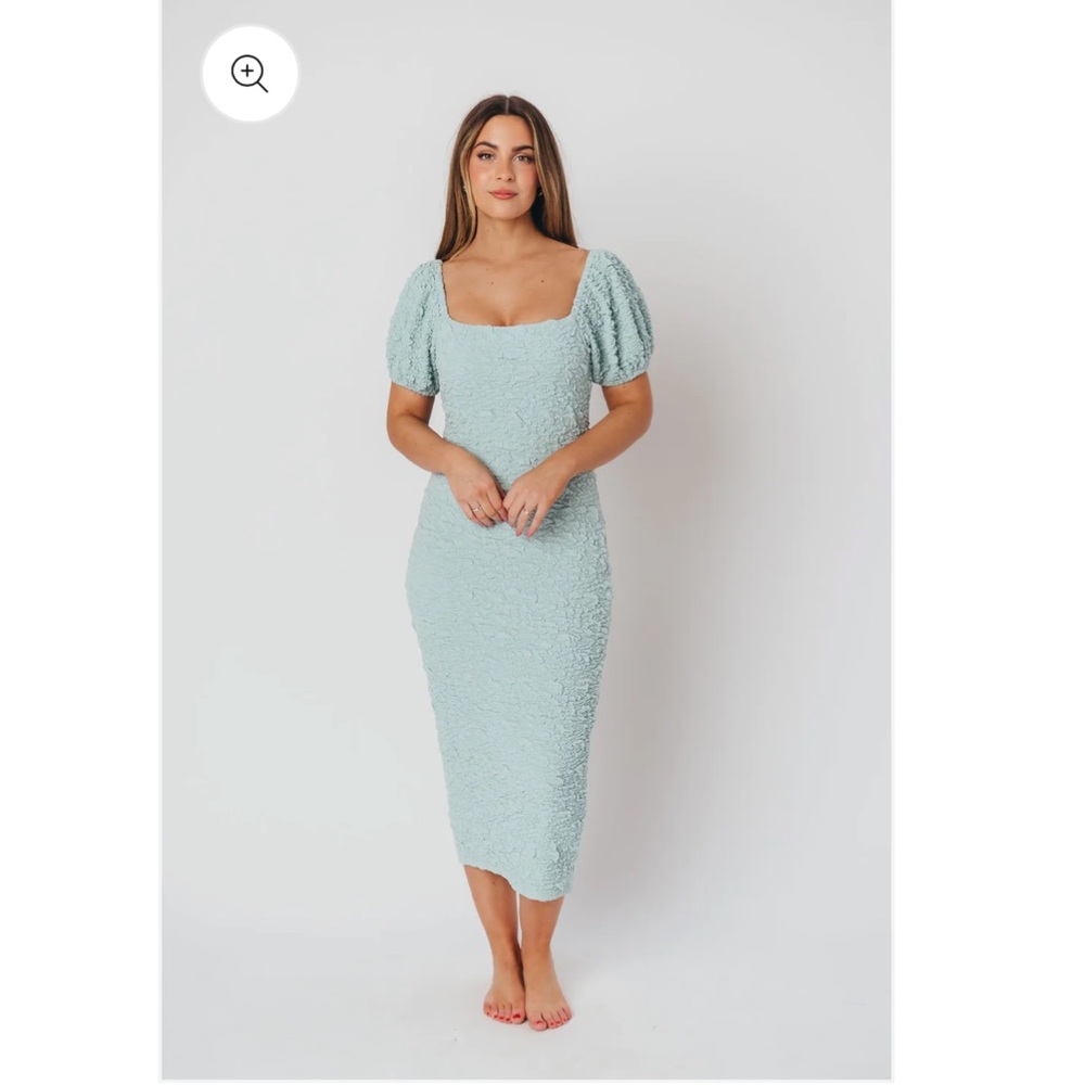 NWT WORTH COLLECTIVE
Blakeley Textured Midi Dress in Seafoam - Bump Friendly
